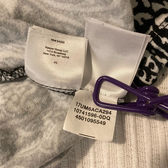 Pappagallo Paisley Top | Size M | Black and White | Stretchy | 3/4 Sleeve - Picture 7 of 7